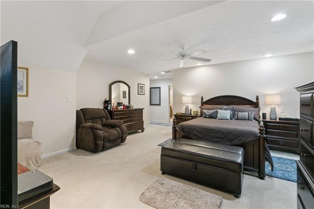 211 Bayberry LN, Yorktown, VA 23693