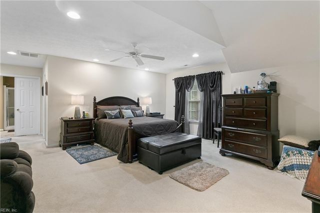 211 Bayberry LN, Yorktown, VA 23693