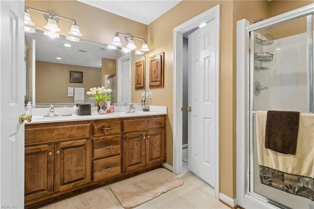 211 Bayberry LN, Yorktown, VA 23693