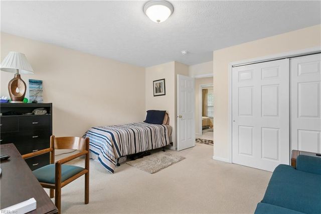 211 Bayberry LN, Yorktown, VA 23693