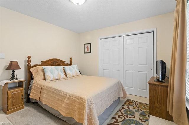 211 Bayberry LN, Yorktown, VA 23693