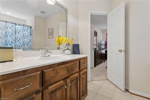 211 Bayberry LN, Yorktown, VA 23693