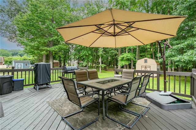 211 Bayberry LN, Yorktown, VA 23693