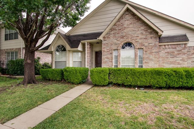 2104 Regency Drive, Flower Mound, TX 75028