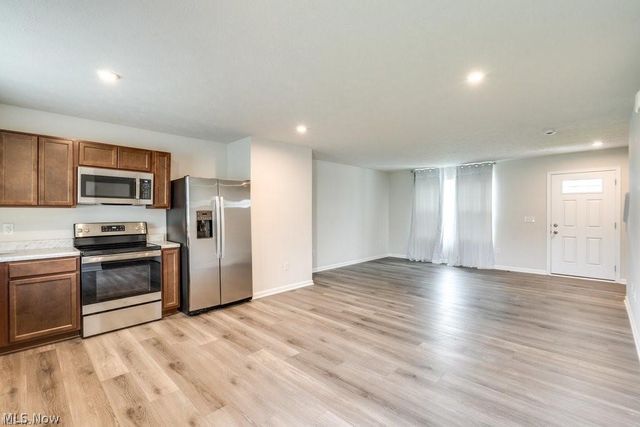 221 River Run Drive, Elyria, OH 44035