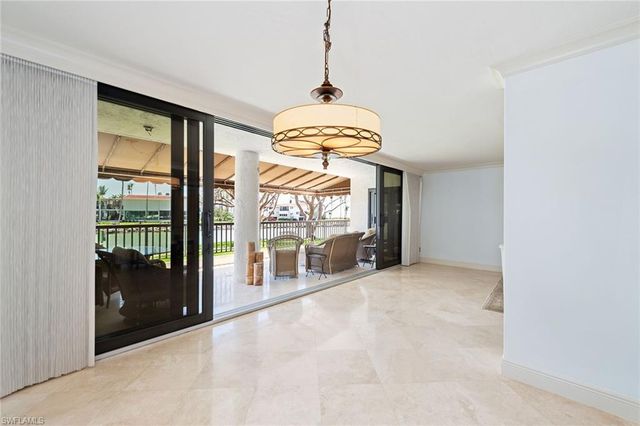 2310 Gulf Shore BLVD N 112, Naples, FL 34103