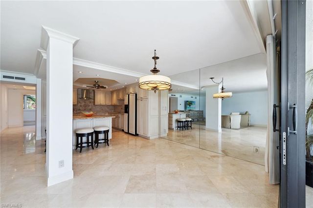 2310 Gulf Shore BLVD N 112, Naples, FL 34103
