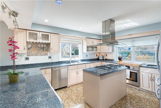 928 Admiral Street, Providence, RI 02904