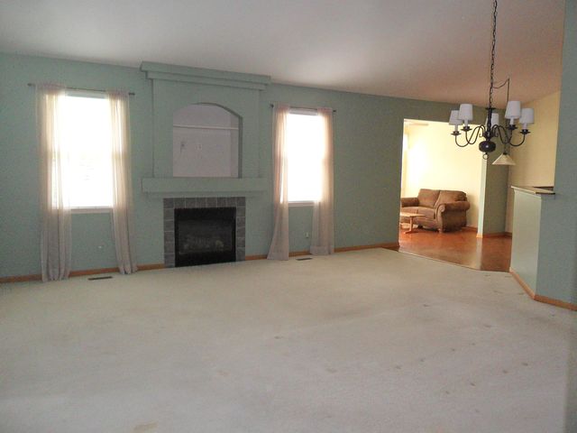 678 Cadillac Circle, Romeoville, IL 60446
