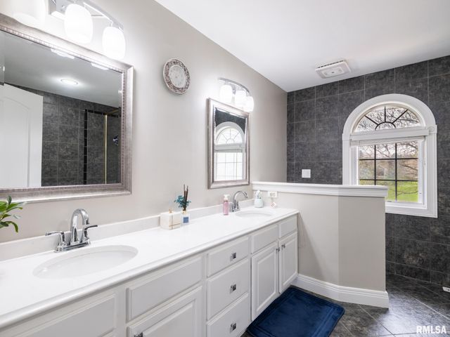 10423 N TRAILS EDGE Drive, Peoria, IL 61615