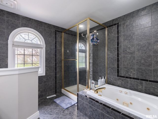 10423 N TRAILS EDGE Drive, Peoria, IL 61615
