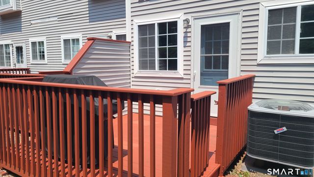 310 Boston Post Road 9, Waterford, CT 06385
