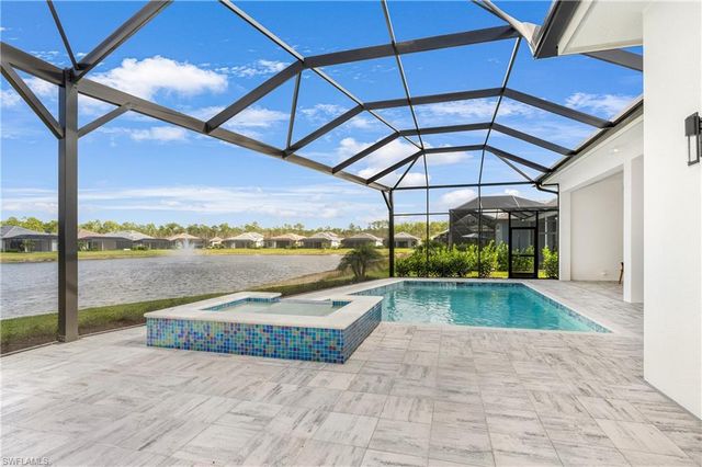 9675 Moonflower CT, Naples, FL 34110