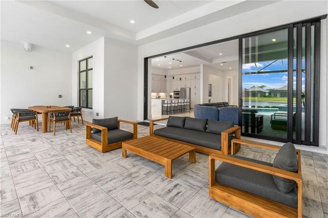 9675 Moonflower CT, Naples, FL 34110