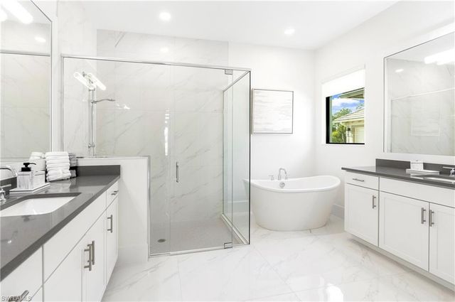 9675 Moonflower CT, Naples, FL 34110