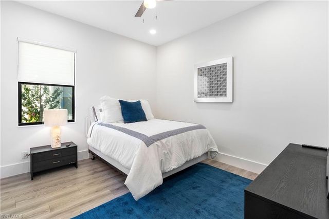 9675 Moonflower CT, Naples, FL 34110