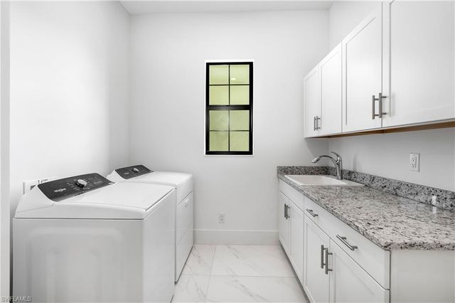 9675 Moonflower CT, Naples, FL 34110