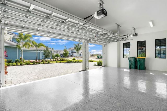 9675 Moonflower CT, Naples, FL 34110