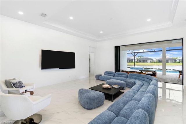 9675 Moonflower CT, Naples, FL 34110