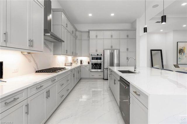 9675 Moonflower CT, Naples, FL 34110