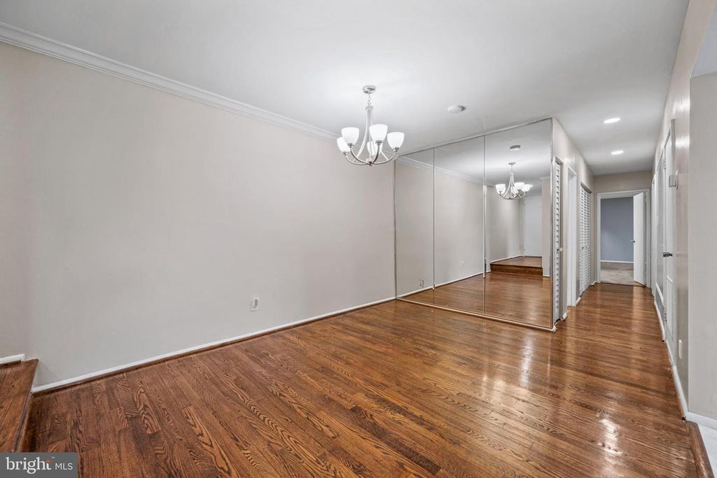 Image 10 of property listing at 11220 CHERRY HILL RD #254, Beltsville, MD 20705