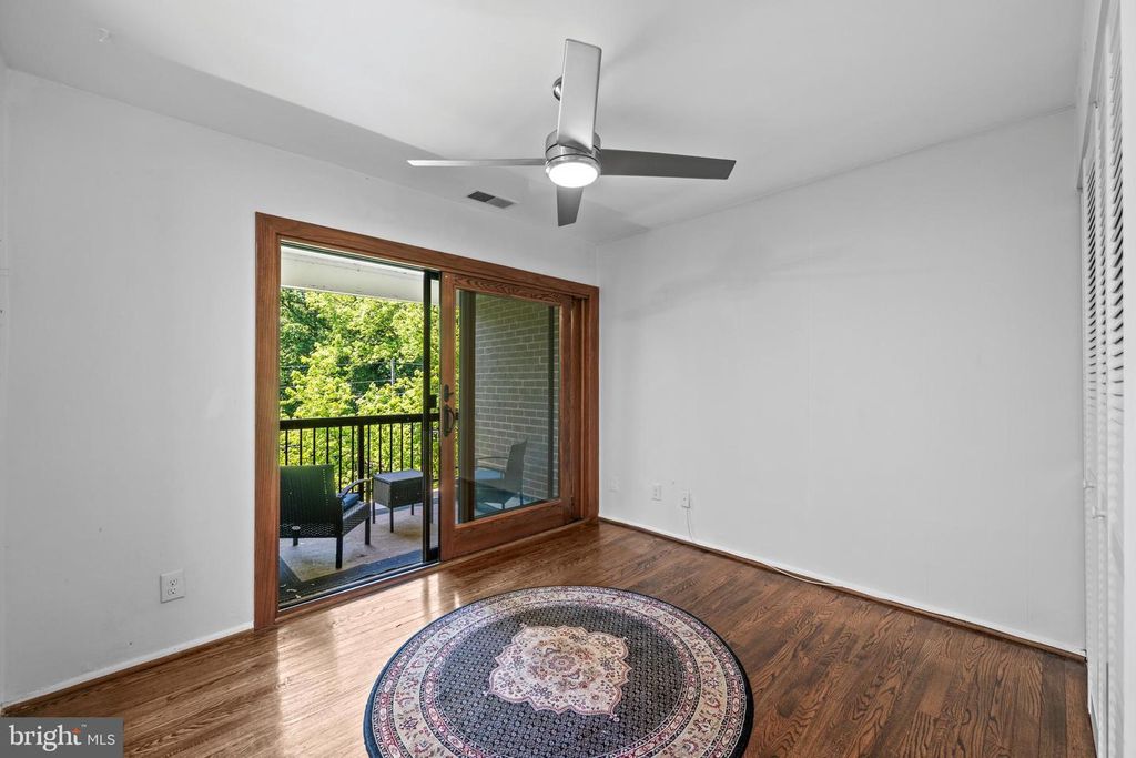 Image 11 of property listing at 11220 CHERRY HILL RD #254, Beltsville, MD 20705