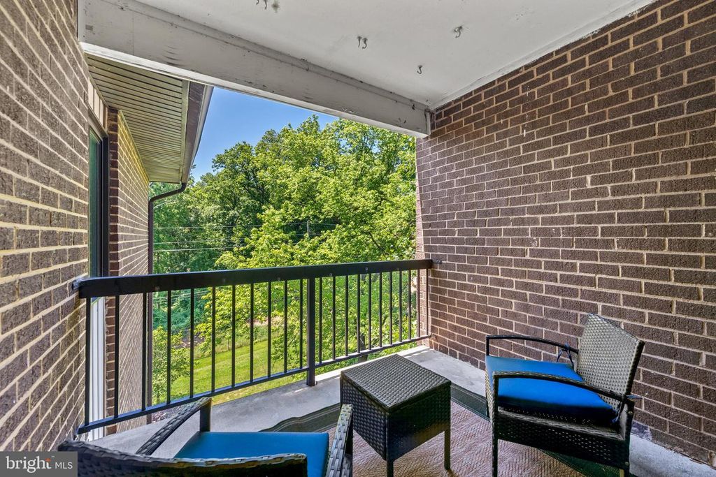 Image 13 of property listing at 11220 CHERRY HILL RD #254, Beltsville, MD 20705