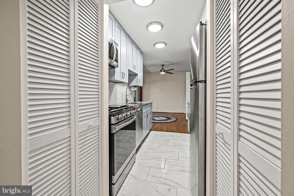 Image 14 of property listing at 11220 CHERRY HILL RD #254, Beltsville, MD 20705