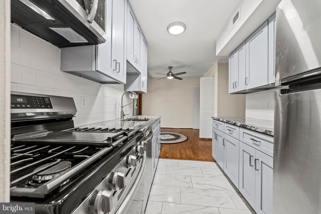 Image 15 of property listing at 11220 CHERRY HILL RD #254, Beltsville, MD 20705