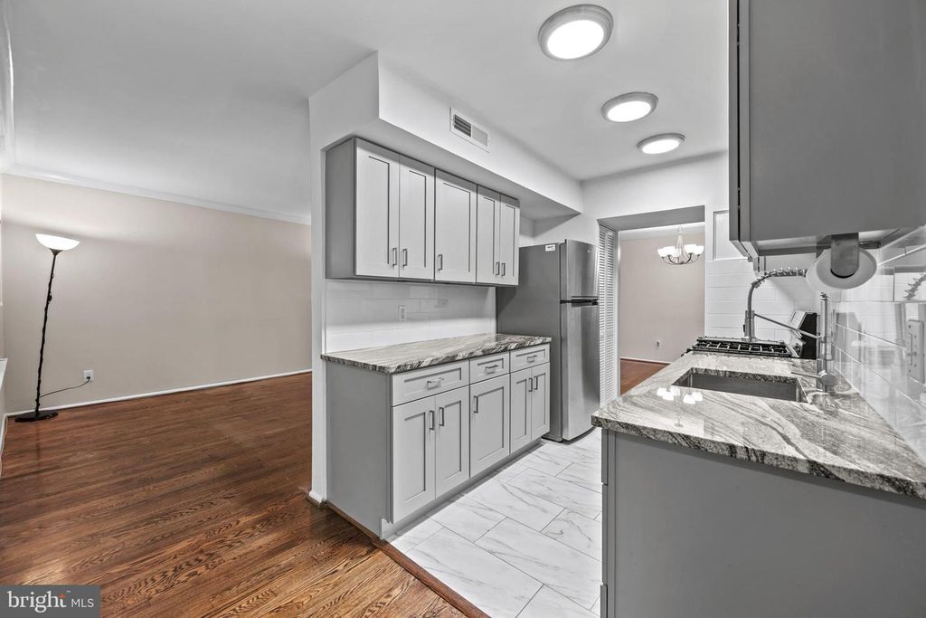 Image 16 of property listing at 11220 CHERRY HILL RD #254, Beltsville, MD 20705