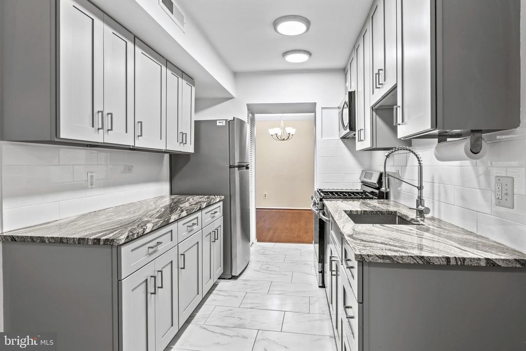 Image 17 of property listing at 11220 CHERRY HILL RD #254, Beltsville, MD 20705