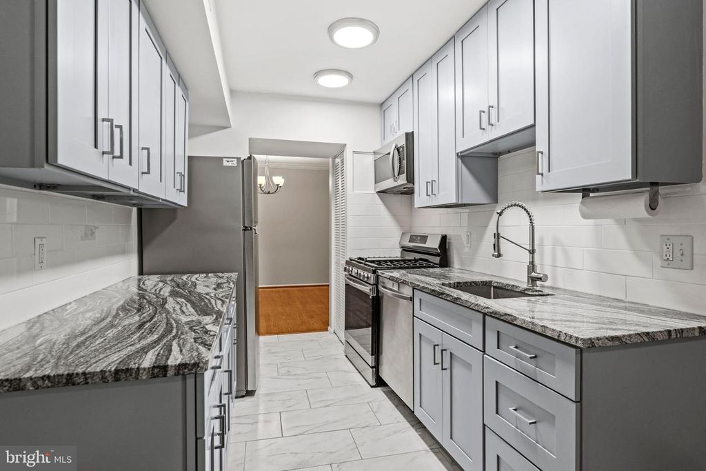 Image 18 of property listing at 11220 CHERRY HILL RD #254, Beltsville, MD 20705