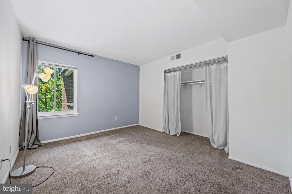 Image 25 of property listing at 11220 CHERRY HILL RD #254, Beltsville, MD 20705