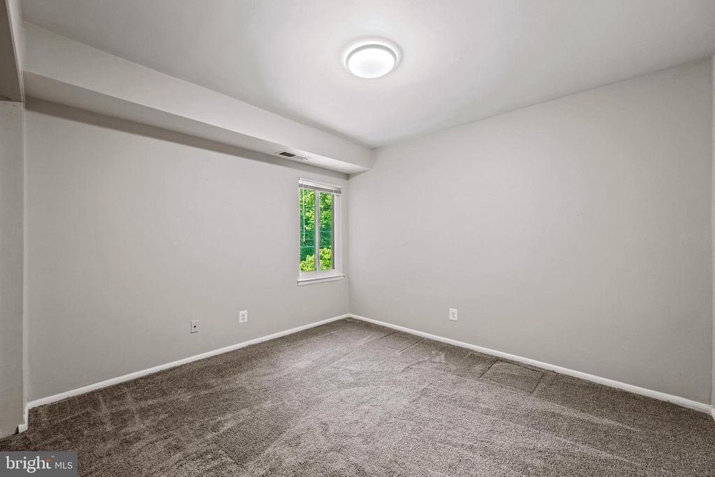 Image 27 of property listing at 11220 CHERRY HILL RD #254, Beltsville, MD 20705