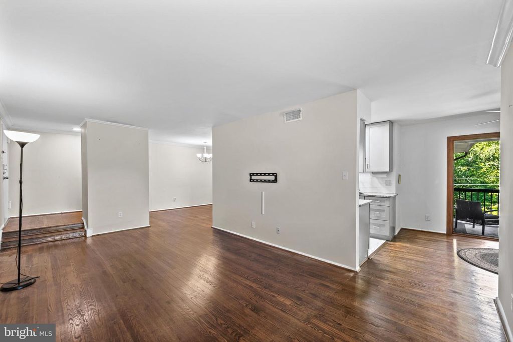 Image 3 of property listing at 11220 CHERRY HILL RD #254, Beltsville, MD 20705