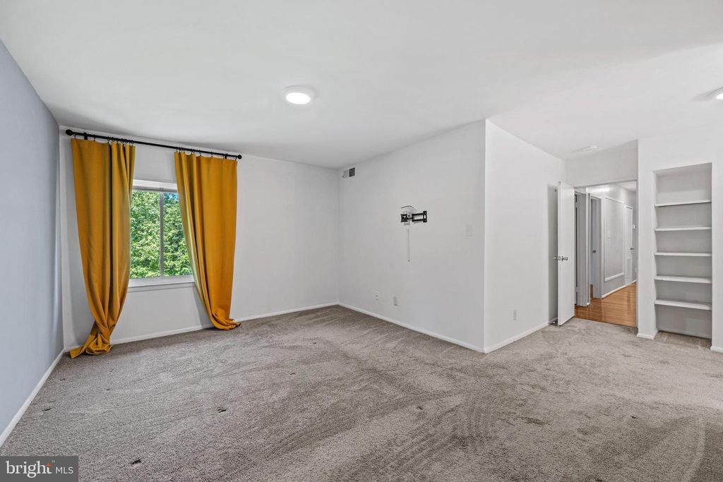 Image 31 of property listing at 11220 CHERRY HILL RD #254, Beltsville, MD 20705