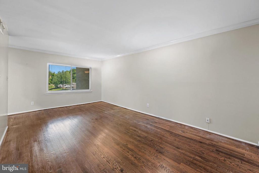 Image 6 of property listing at 11220 CHERRY HILL RD #254, Beltsville, MD 20705