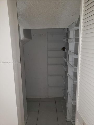 313 Waterside Dr 313, Hypoluxo, FL 33462