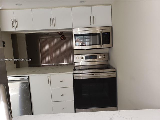 313 Waterside Dr 313, Hypoluxo, FL 33462