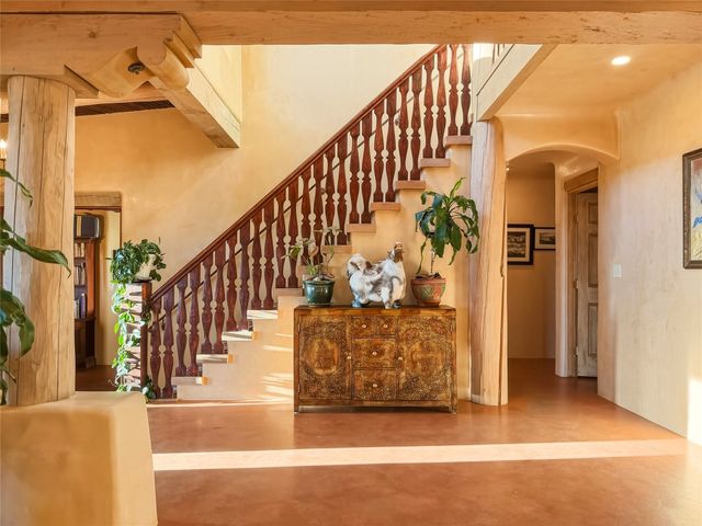 30 Camino Sanador, Santa Fe, NM 87505