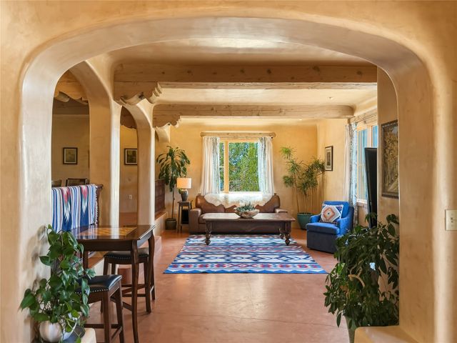 30 Camino Sanador, Santa Fe, NM 87505