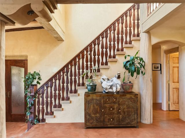 30 Camino Sanador, Santa Fe, NM 87505