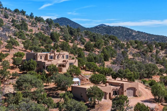 30 Camino Sanador, Santa Fe, NM 87505