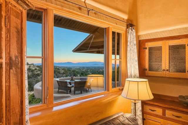 30 Camino Sanador, Santa Fe, NM 87505