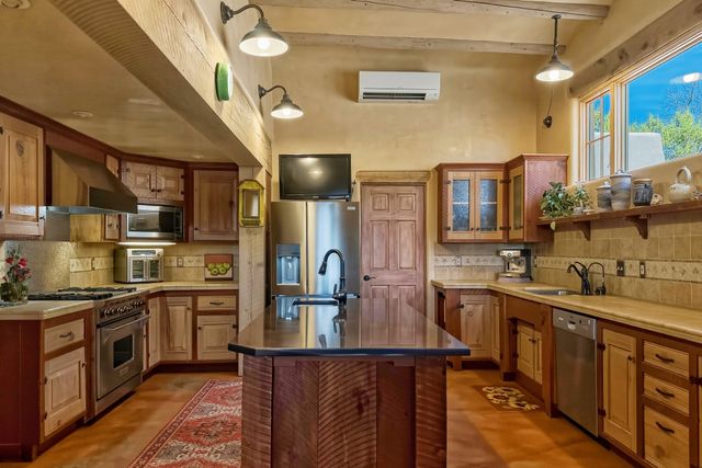 30 Camino Sanador, Santa Fe, NM 87505
