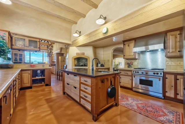 30 Camino Sanador, Santa Fe, NM 87505