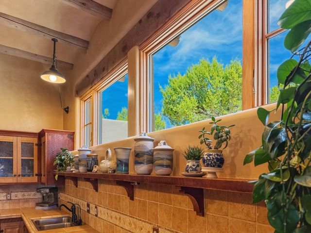 30 Camino Sanador, Santa Fe, NM 87505