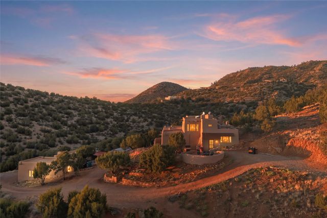 30 Camino Sanador, Santa Fe, NM 87505