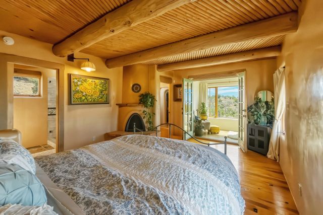 30 Camino Sanador, Santa Fe, NM 87505