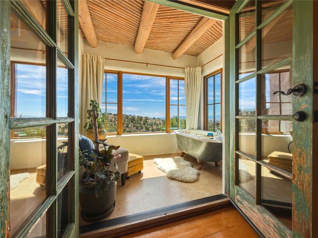 30 Camino Sanador, Santa Fe, NM 87505